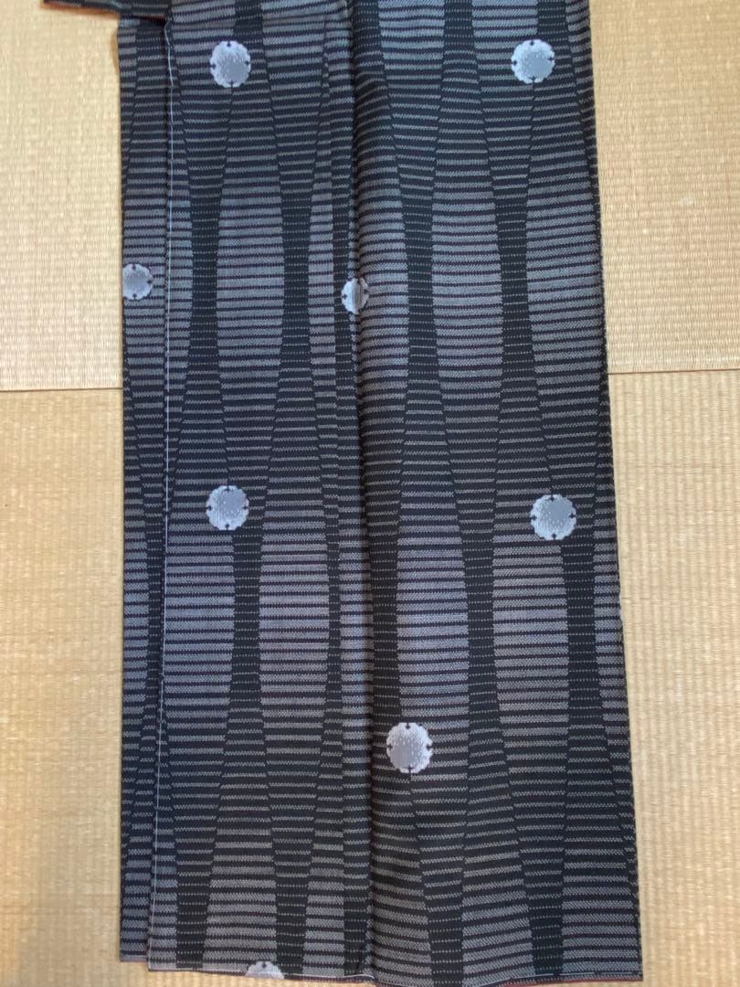 未使用】黒色 泥染本場大島紬 たてわくに雪輪柄 着物（袷） - メルカリ