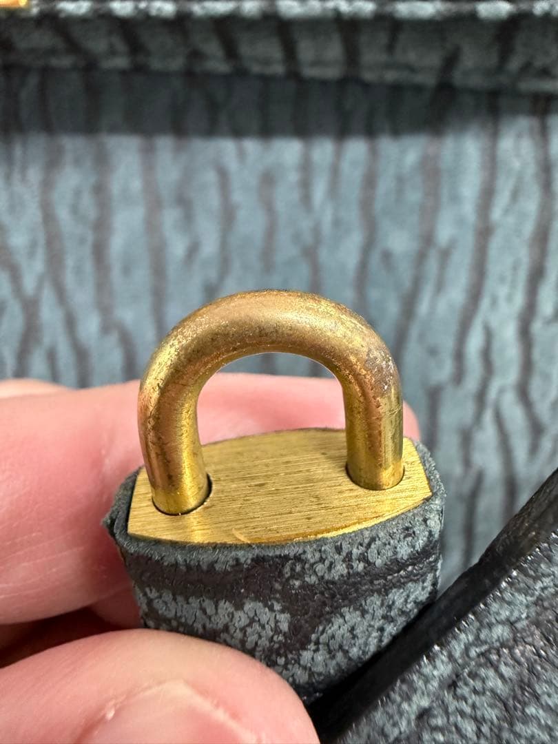 ☆未使用級☆ JRA認定 アザラシ本革 ハンドバッグ 鍵付き 高級感漂う