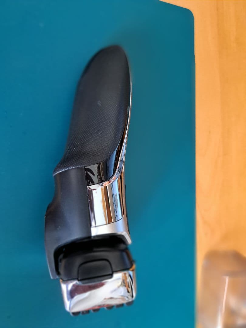 週末限定 値下げ！電気シェーバーイズミ6枚刃IZFIZF-V950S - メルカリ