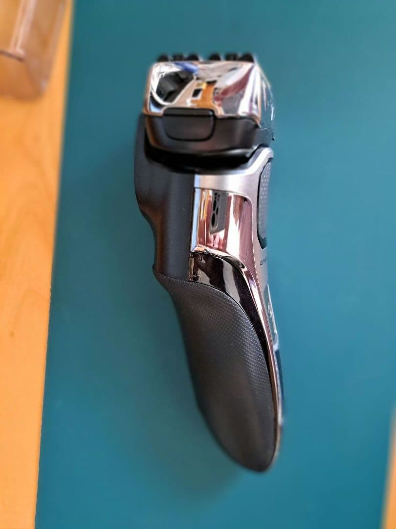 週末限定 値下げ！電気シェーバーイズミ6枚刃IZFIZF-V950S - メルカリ