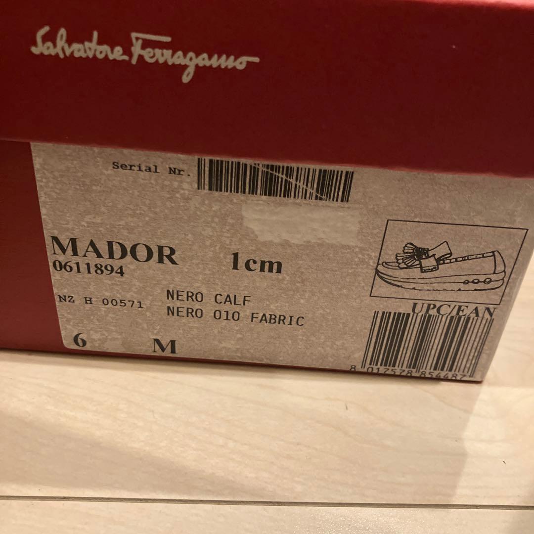 フェラガモ タッセルレザースリッポンローファー 靴袋付き MADOR 6
