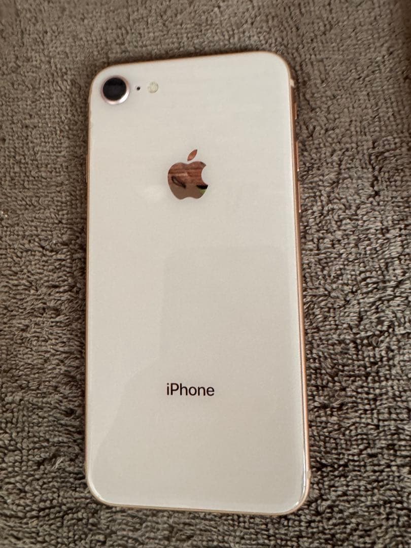 iPhone 8 ゴールド 64GB SIMフリー 付属品完備 - メルカリ