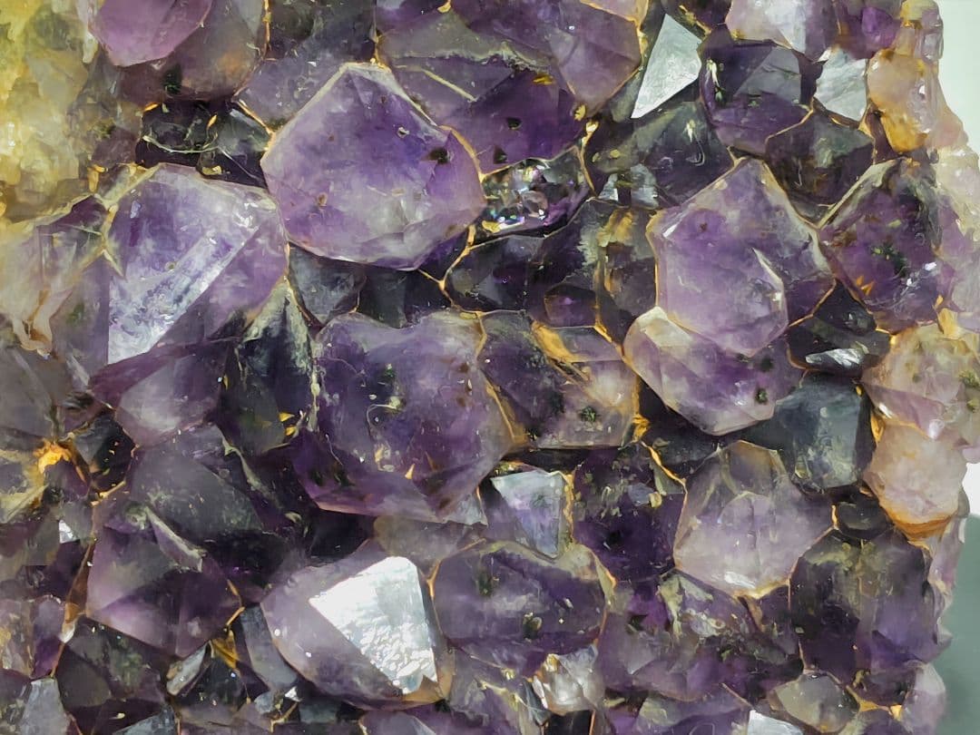 アメジスト 1.3kg 水晶 クォーツ 原石 鑑賞石 自然石 誕生石 鉱物 鉱石