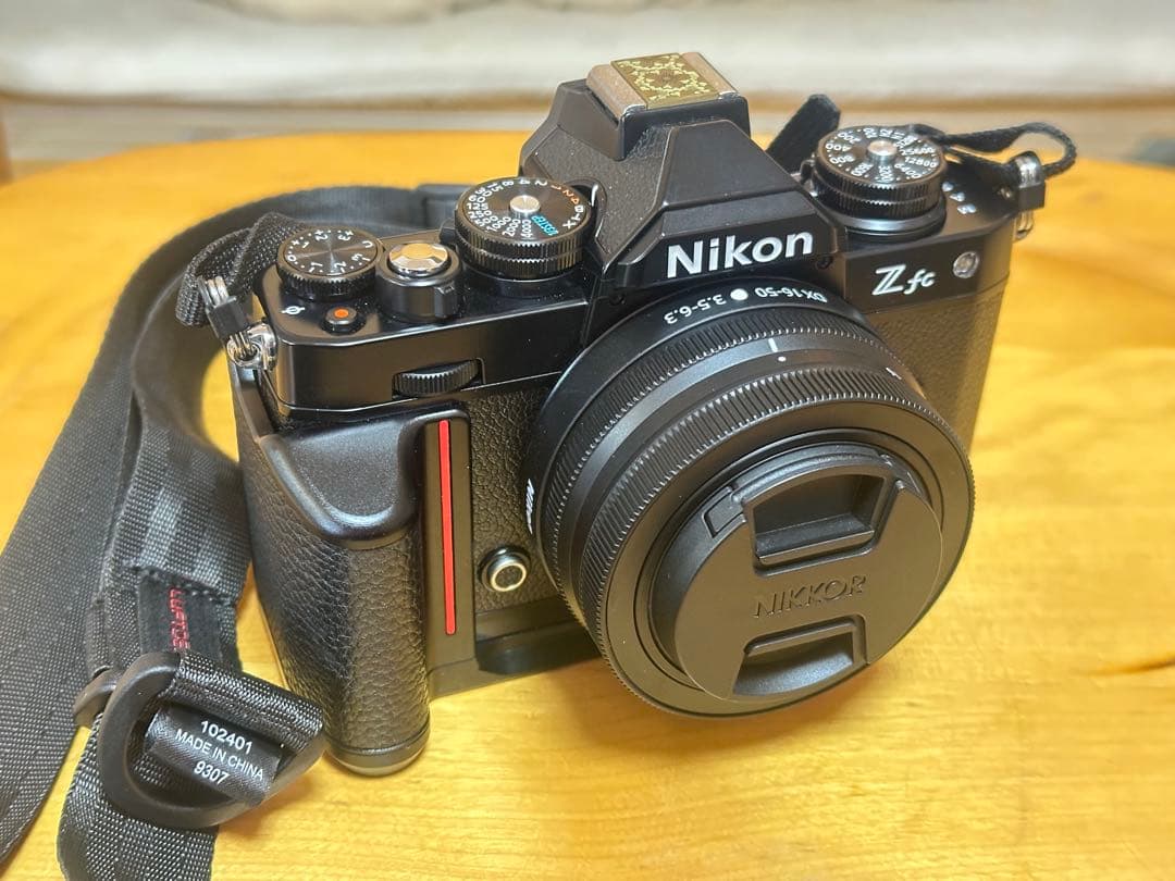 Nikon Zfc レンズキット 「撮影枚数111枚」とおまけ付き - メルカリ