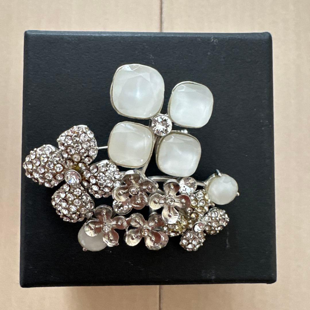 Rene ルネ お花 フラワーモチーフ クリスタルブローチ 入学式に - メルカリ