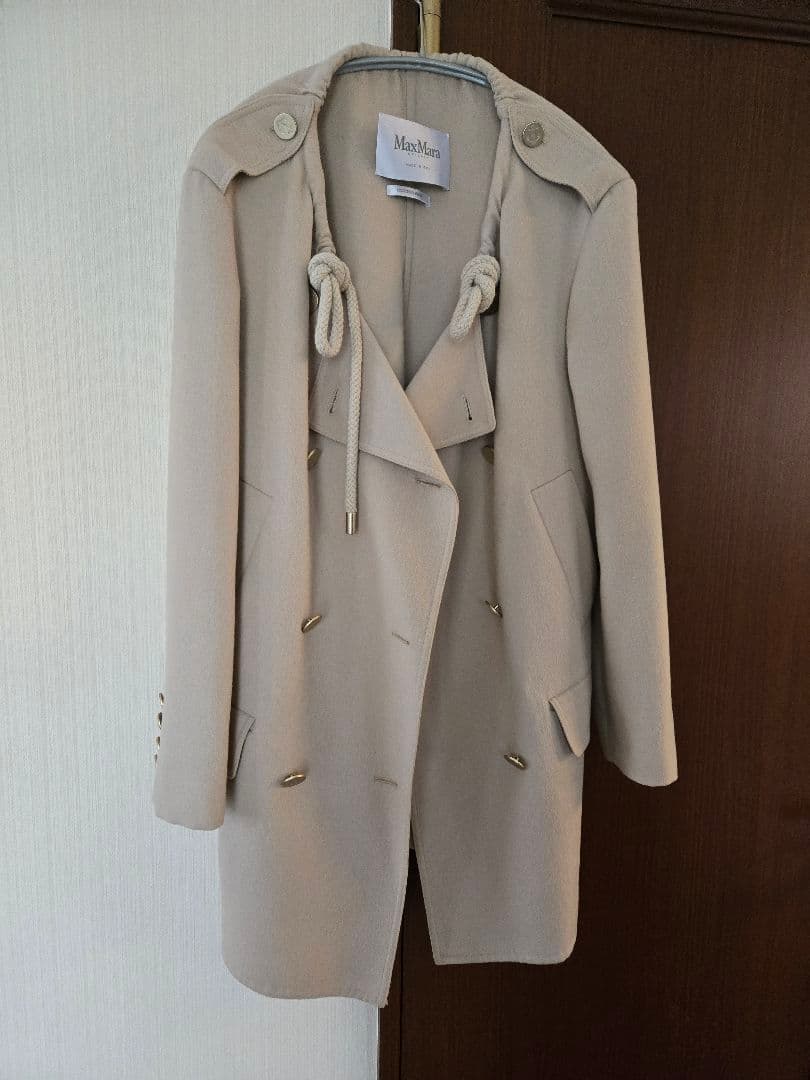 美品 お値下げしました！白タグ 手縫いラベル付きMaxMara ショート