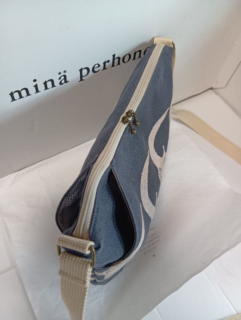 保温保冷ポケット付き♪ボディーバック 両面2ポケット付き♪ミナ