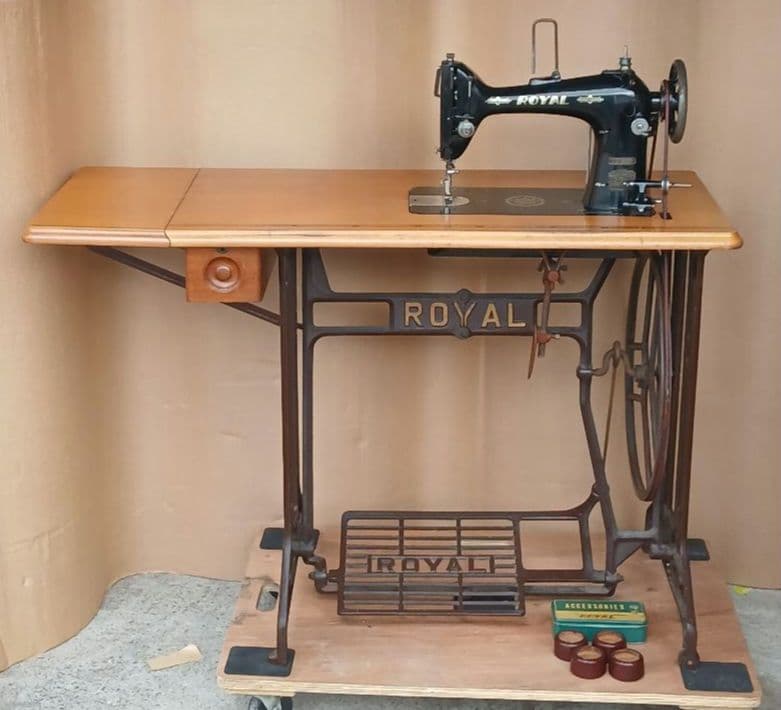 【 】ロイヤル足踏みミシン 　ヴィンテージTA-1 No.654 RICCAR TA-1 リッカー製 職業用足踏みミシンアンティークミシン