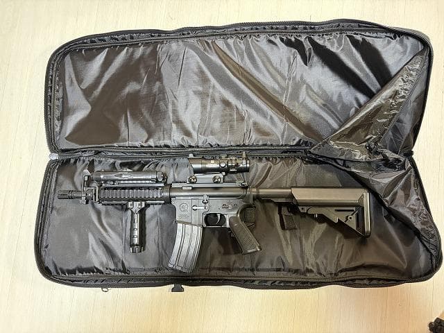 あ*き様 ジャンク扱い・10禁エアガンセット+ホルスター+ライフルケース