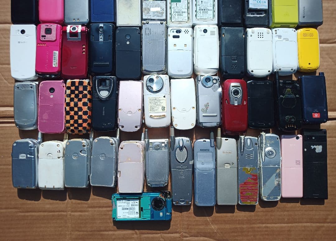 ガラケー ケータイ 携帯 ドコモ ソフトバンク エーユー 計86台