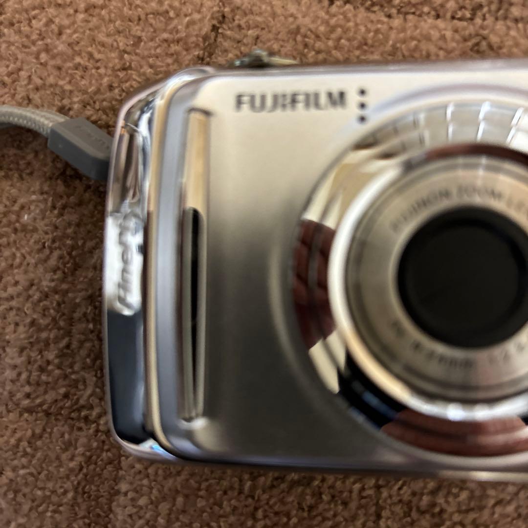 FUJIFILM デジタルカメラ 8.3メガピクセル シルバー