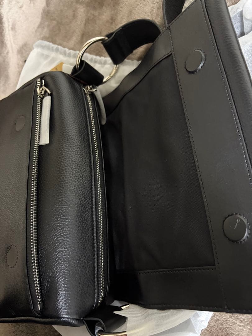 BEARDSLEY ビアズリー レザーボディバッグ 新品未使用タグ付き - メルカリ