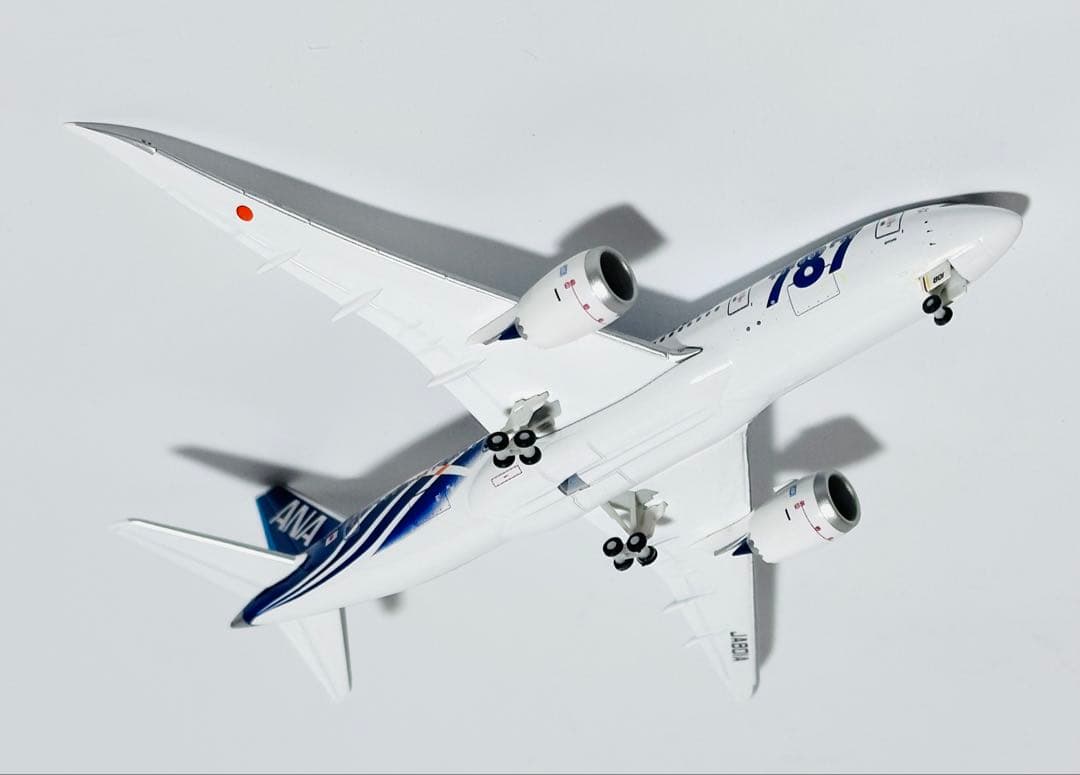 全日空商事 1/400 B787-8 ANA特別塗装 NH40069滑走路付き