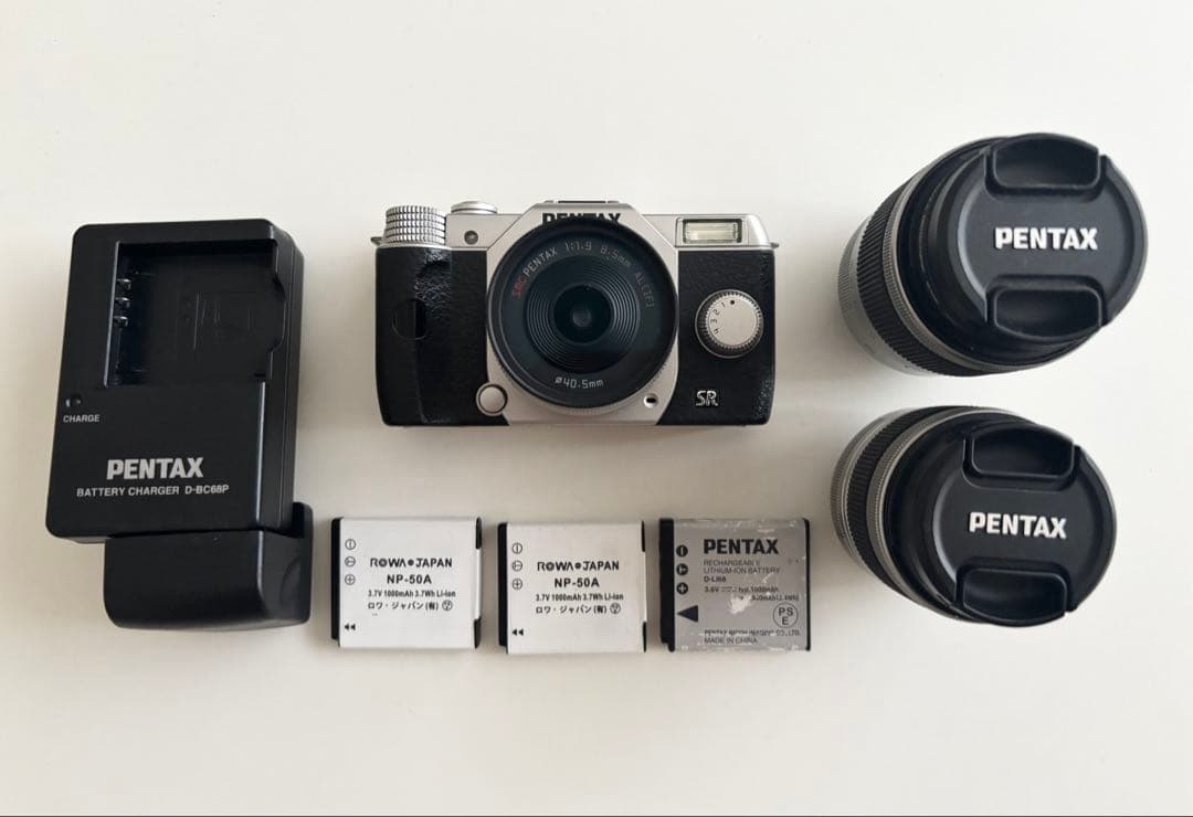 レンズ3本付き！ PENTAX Q10 レンズセット シルバー レンズ3本付き！ PENTAX Q10 レンズセット シルバー - メルカリ