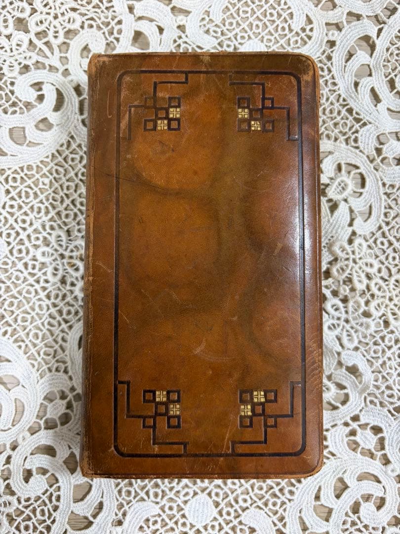 1932年 フランス語 Missel ミサ典 革装丁 三方金 挿絵入り 祈祷書 1932年 フランス語 Missel ミサ典 革装丁 三方金 挿絵入り 祈祷書