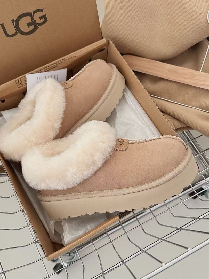 UGGムートンブーツ ベージュ ファー付き UGG Australia（アグオーストラリア） 「UGG」 ムートンブーツ 24