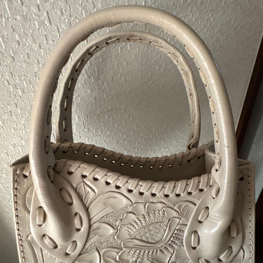 Carving Tribes エンボス花柄ショルダーバッグ - メルカリ