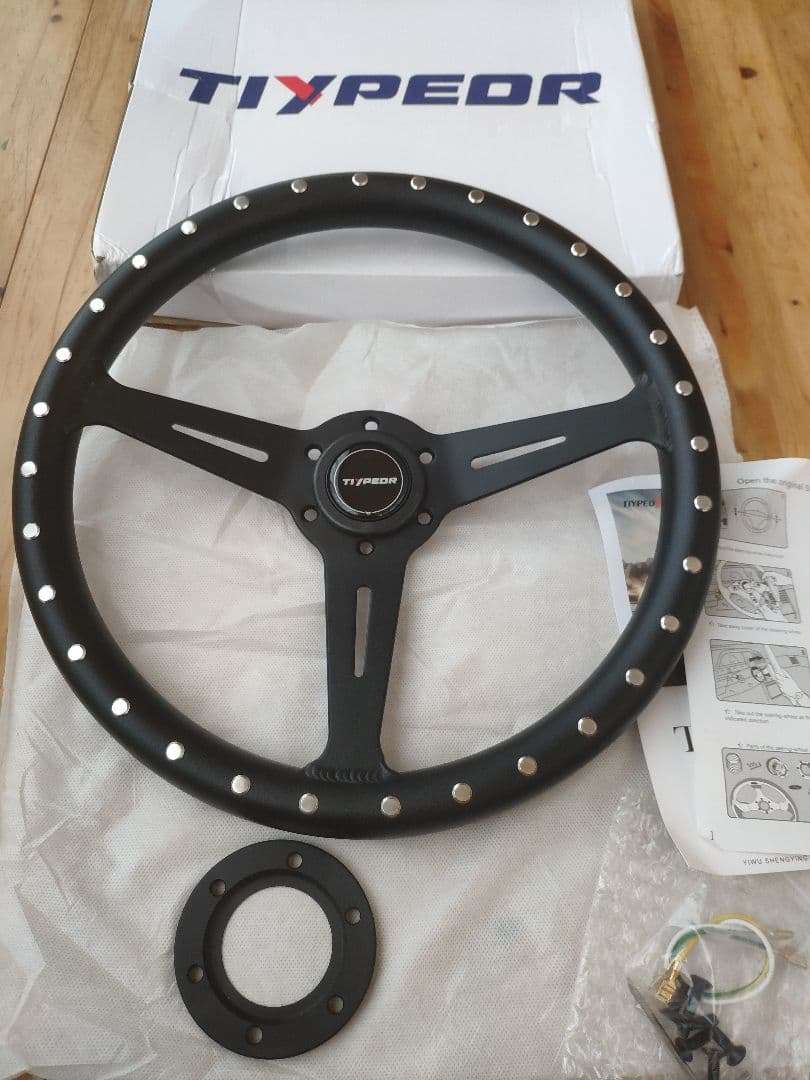 新品・未使用 フルビレット 黒 350mm MOMOピッチ70 リベットSS32