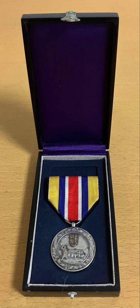 蒙古連合自治政府肇建功労章 共箱付き 勲章 記念品 Yahoo!オークション -「蒙古」(徽章) (小物、アクセサリー)の落札相場