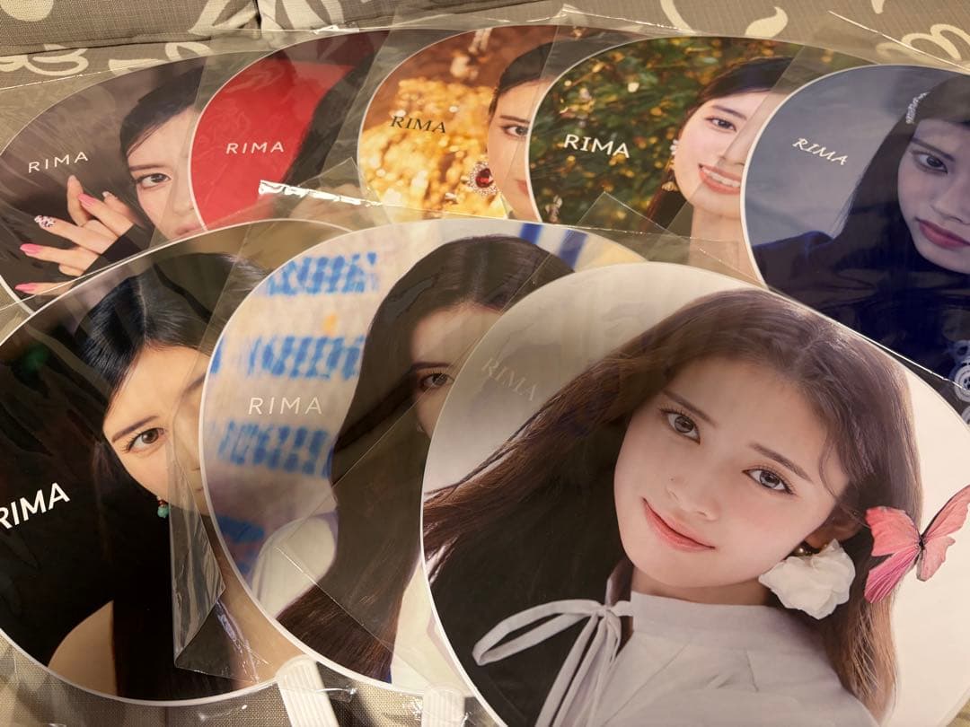 NiziU うちわ うちわケース パッチンバンド まとめ売り - メルカリ