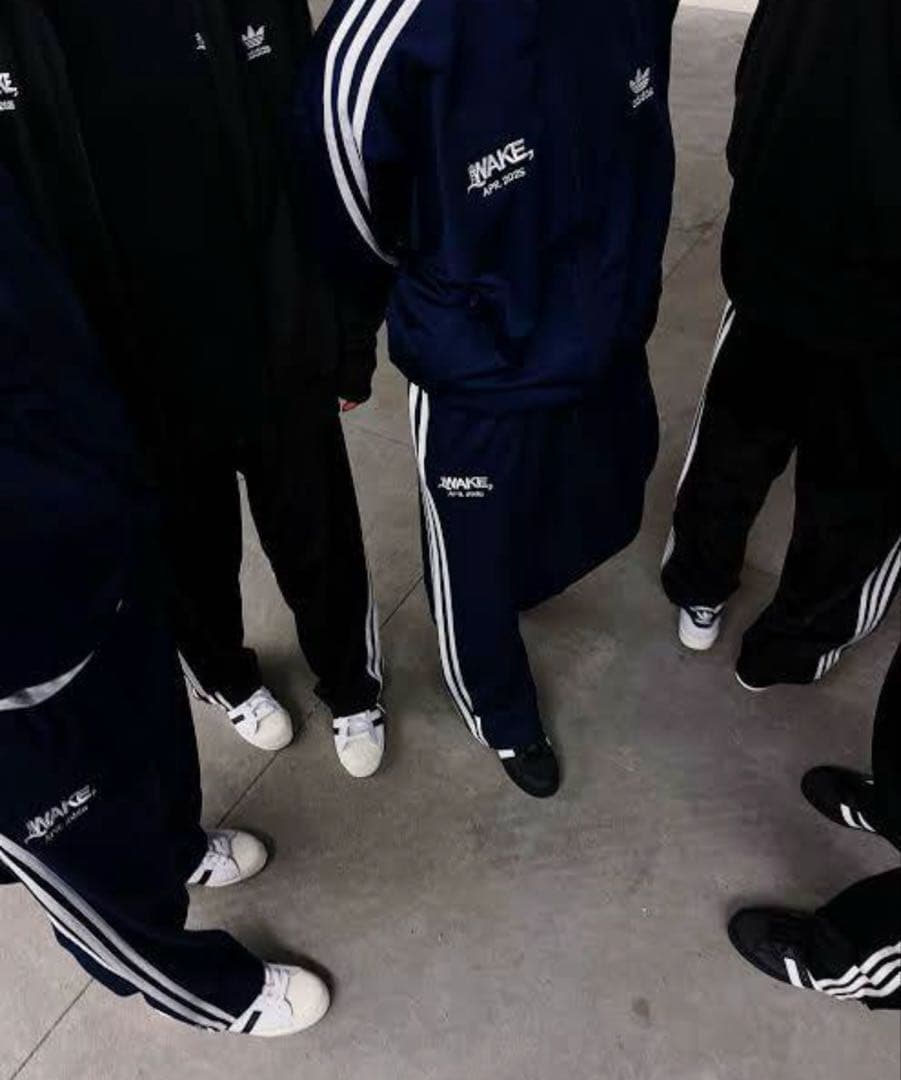 ま*る様 WAKE sapporo adidas ブラック 下のみ(M) 外袋 - メルカリ