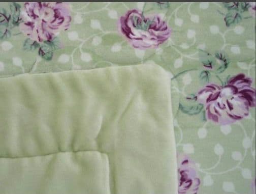 西川合繊肌掛け布団、サンダーソン、かわいいバラ柄、グリーン系