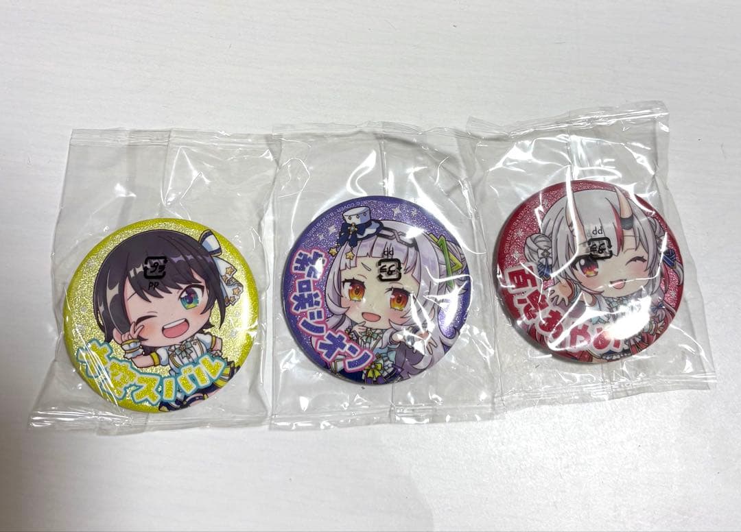 大空スバル・紫咲シオン・百鬼あやめ 缶バッジセット - メルカリ