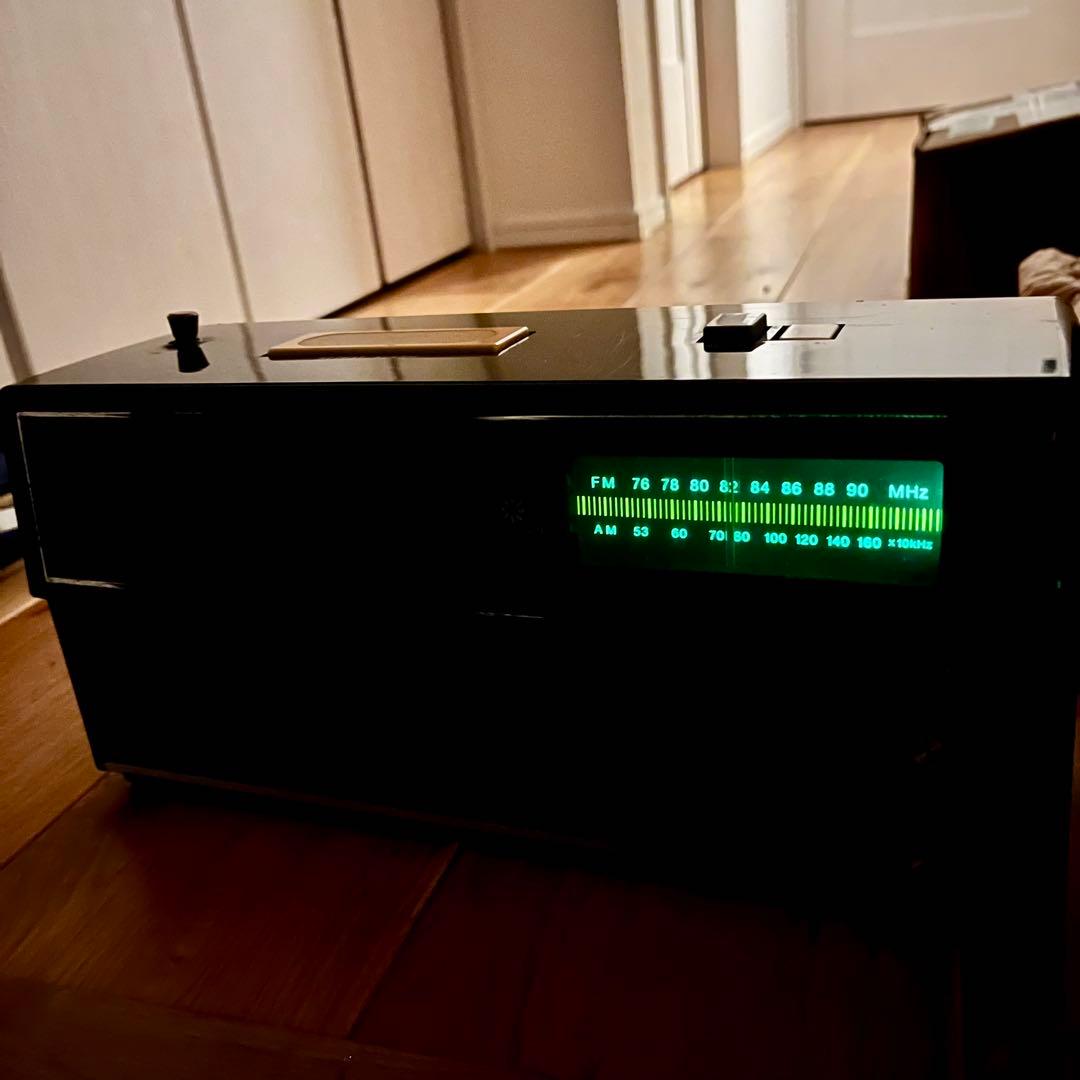 昭和レトロ】SONY(ソニー)TFM-C400 AM/FMラジオ＋パタパタ時計 - メルカリ