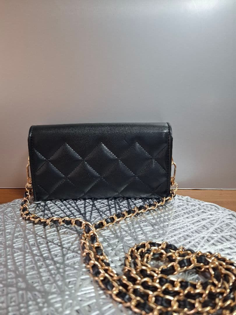 限定セール‼️CHANEL ロゴマトラッセサングラスケース ブラック 斜め