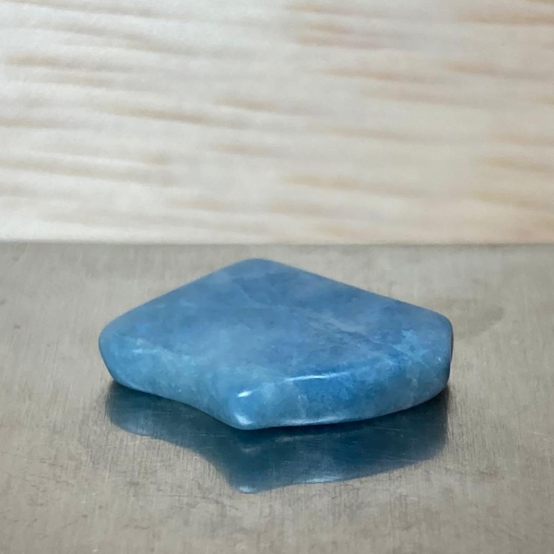 専用品】糸魚川翡翠 入りコン沢 青翡翠 原石 1.5g - メルカリ