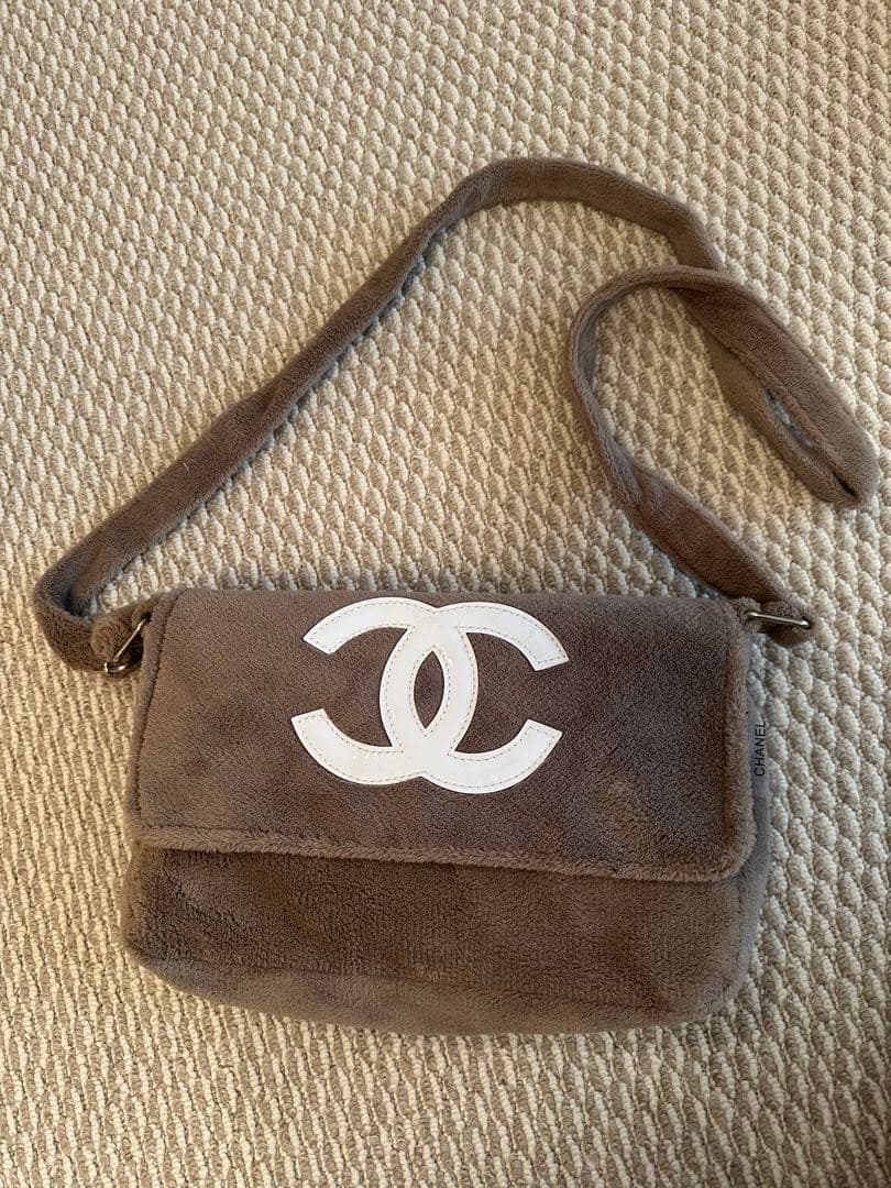 CHANEL ノベルティバッグ　BTS テテ BTS テヒョン テテ 着用 CHANEL ショルダーバッグ ノベルティ｜Yahoo