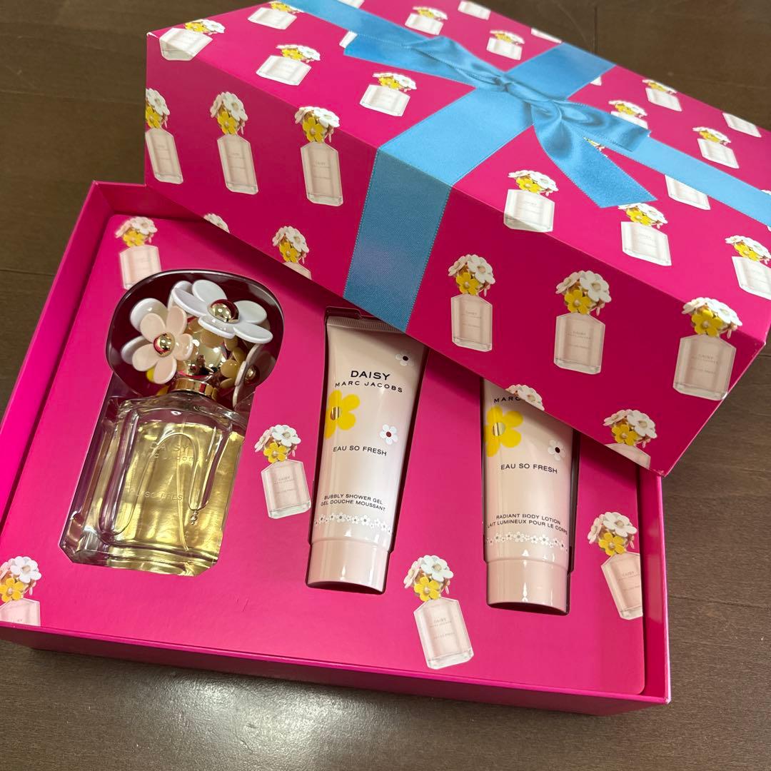 MARC JACOBS DAISY Eau So Fresh セット MARC JACOBS - ☆セット☆マーク ジェイコブス デイジー オー ソー