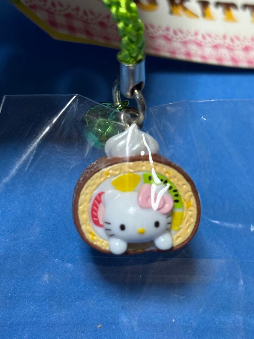 ご当地キティ ロールケーキ ドーナツ 根付け 2点セット - メルカリ