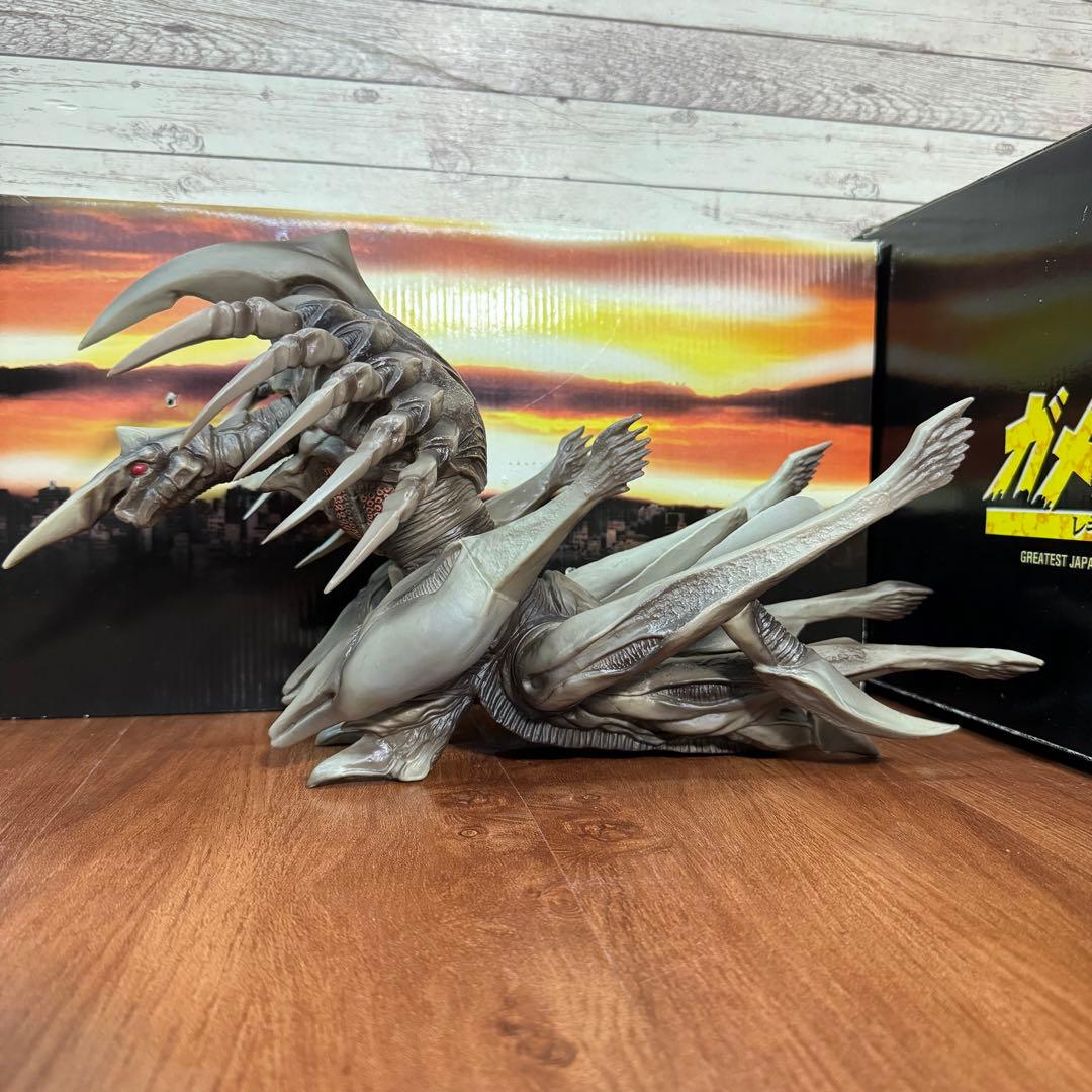ガメラ2 レギオン襲来 レギオン フィギュア 赤目 限定 箱付き！ - メルカリ