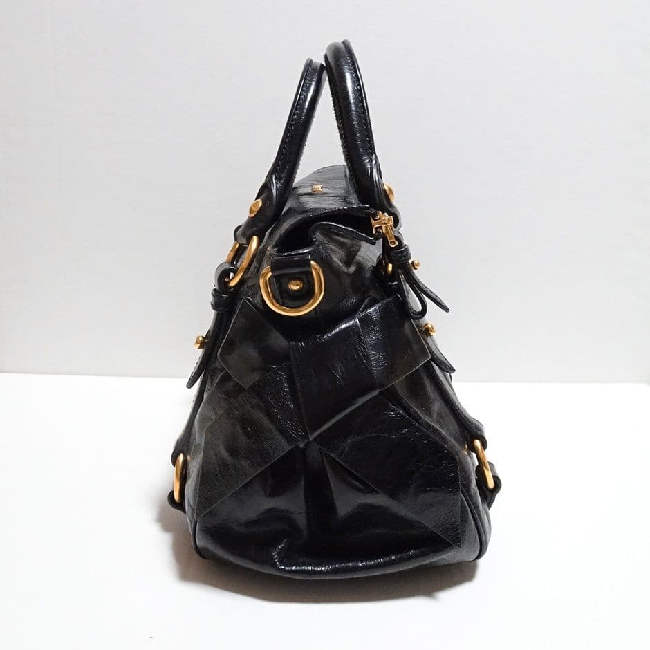 miumiu サイドリボン 2wayバッグ ブラック ヴィッテロルクス - メルカリ