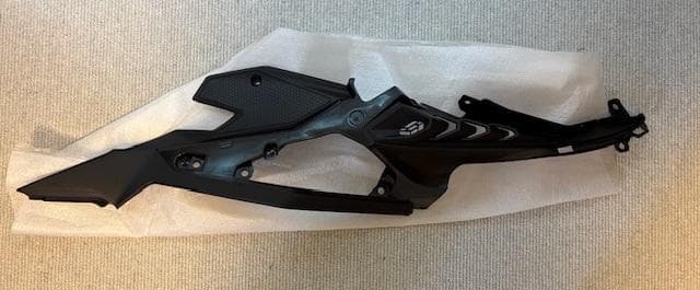 カワサキ ZX-25R 左ニーグリップインナーカバー 14093-0962 - メルカリ