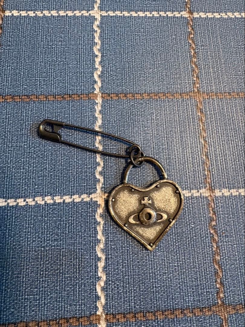 ノベルティ限定 Vivienne Westwood ハートパドロック ブローチ Vintage Vivienne Westwood Heart Brooch/Pendant with Pouch 1998