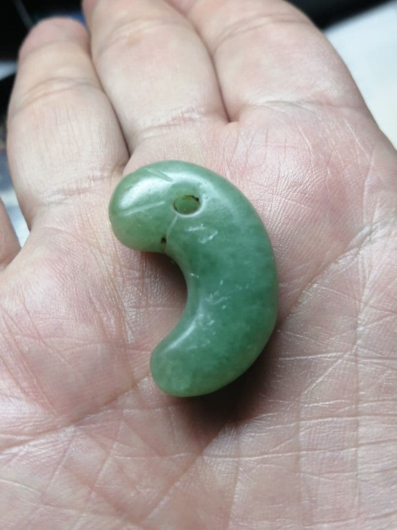 ☆古墳中期。『超琅玕翡翠勾玉』出土品。3.4cm。かなり希少な古代勾玉