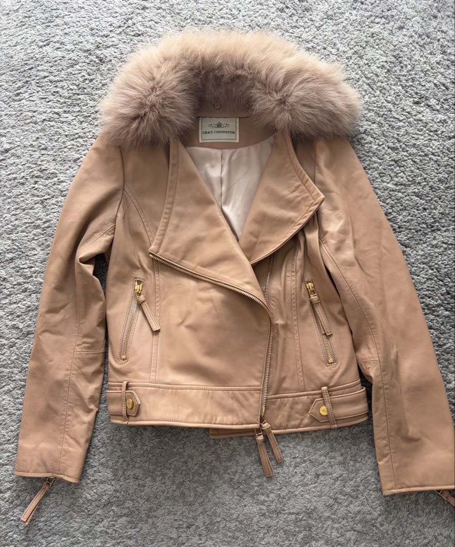 グレースコンチネンタルファードレープラムジャケット羊革製ベージュ