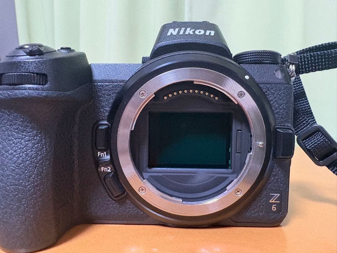 Nikon Z 6 ミラーレス一眼カメラ-ニコン +ニンジャストラップ付きの