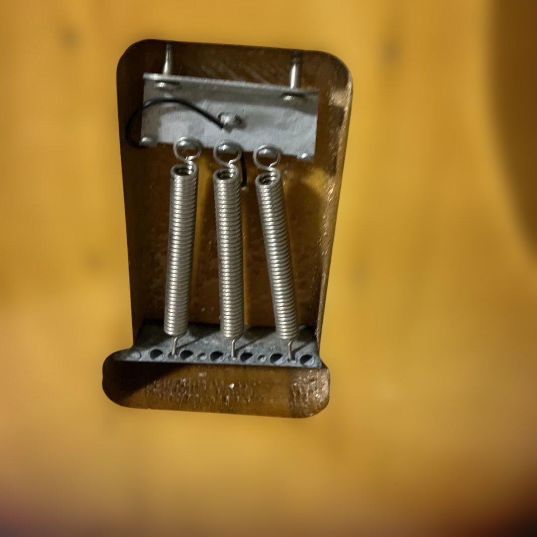 専用 超美品弦新品triumph ストラトキャスター。サンバーストメンテ済