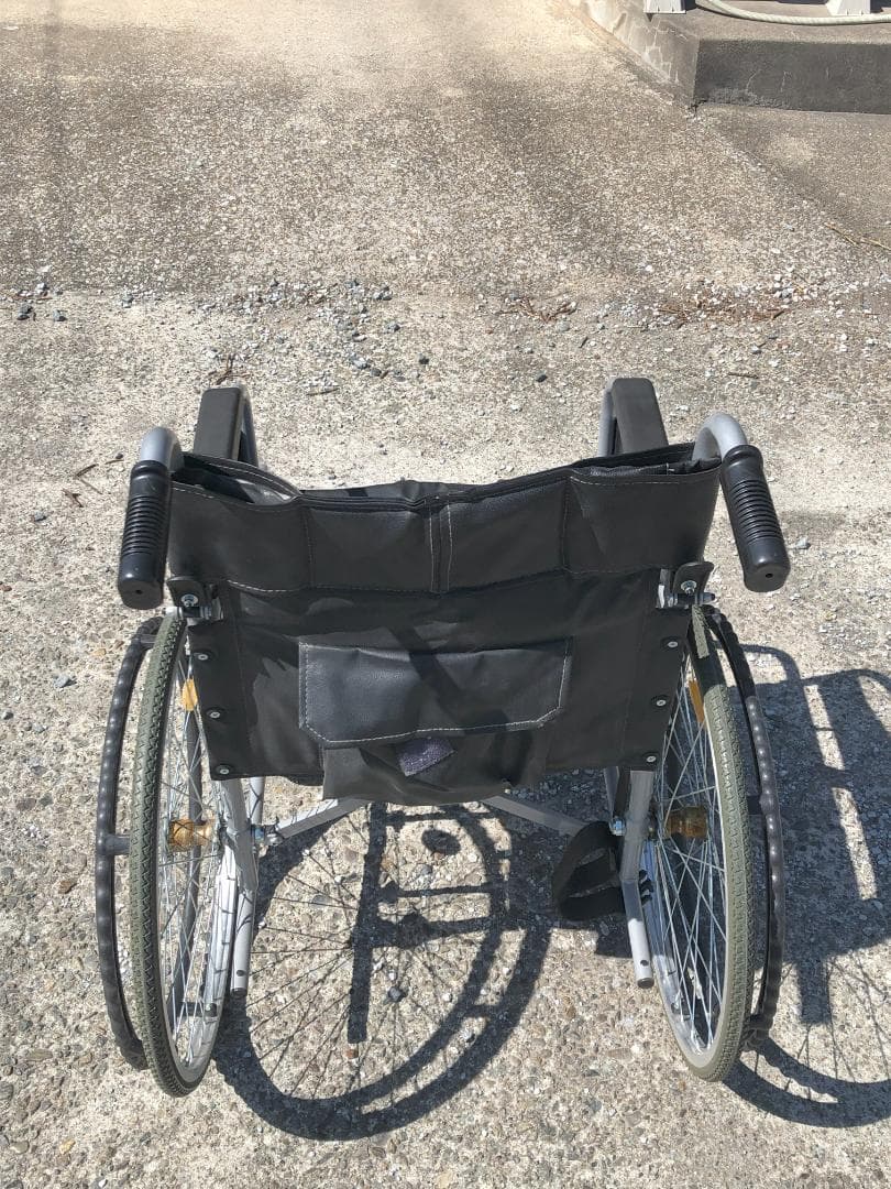 車椅子 人気のケアテック 黒 状態良好 未使用に近い 引取(埼玉)幸手市