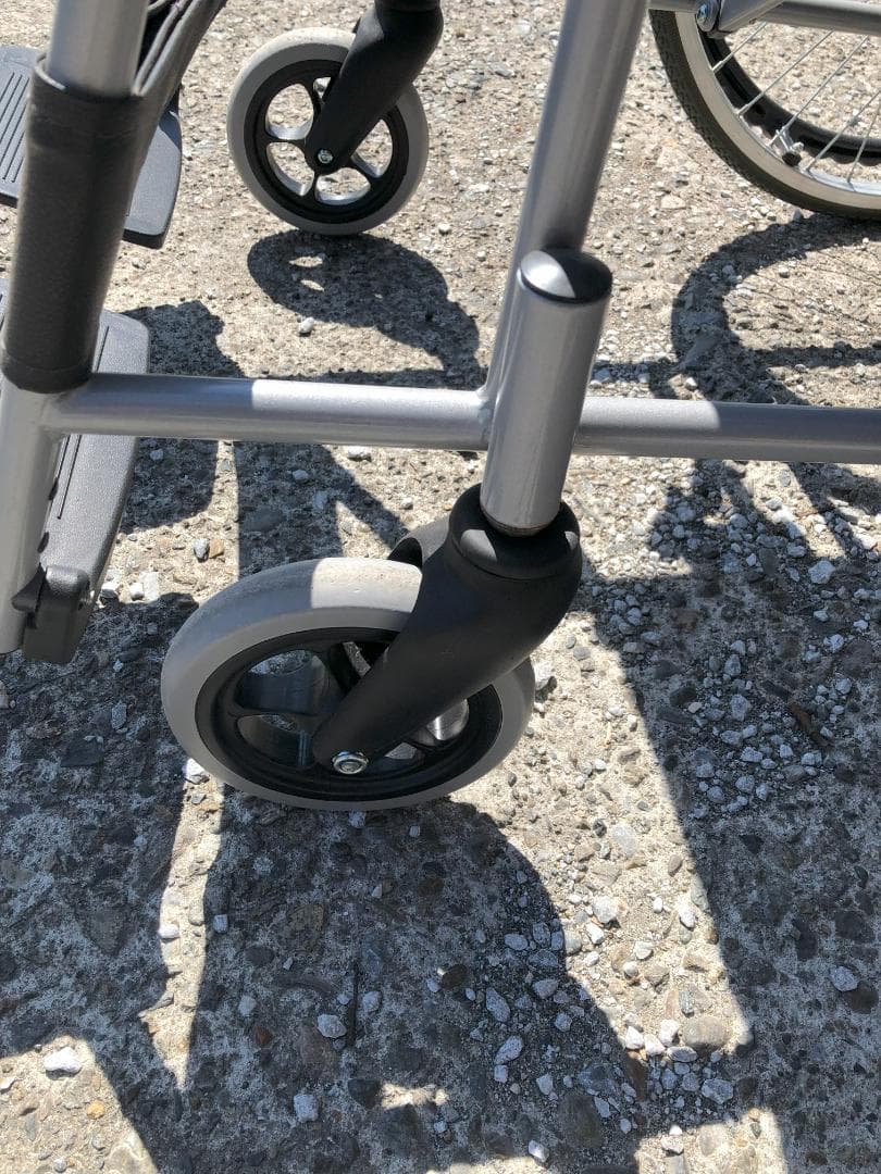 車椅子 人気のケアテック 黒 状態良好 未使用に近い 引取(埼玉)幸手市