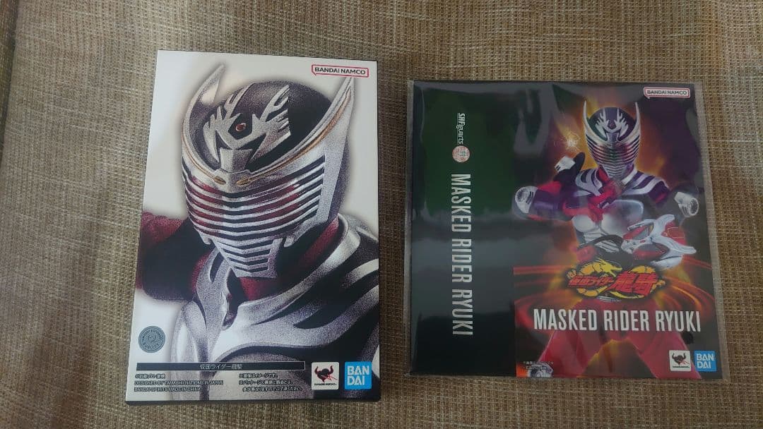 真骨彫 仮面ライダー龍騎 スリーブ付き