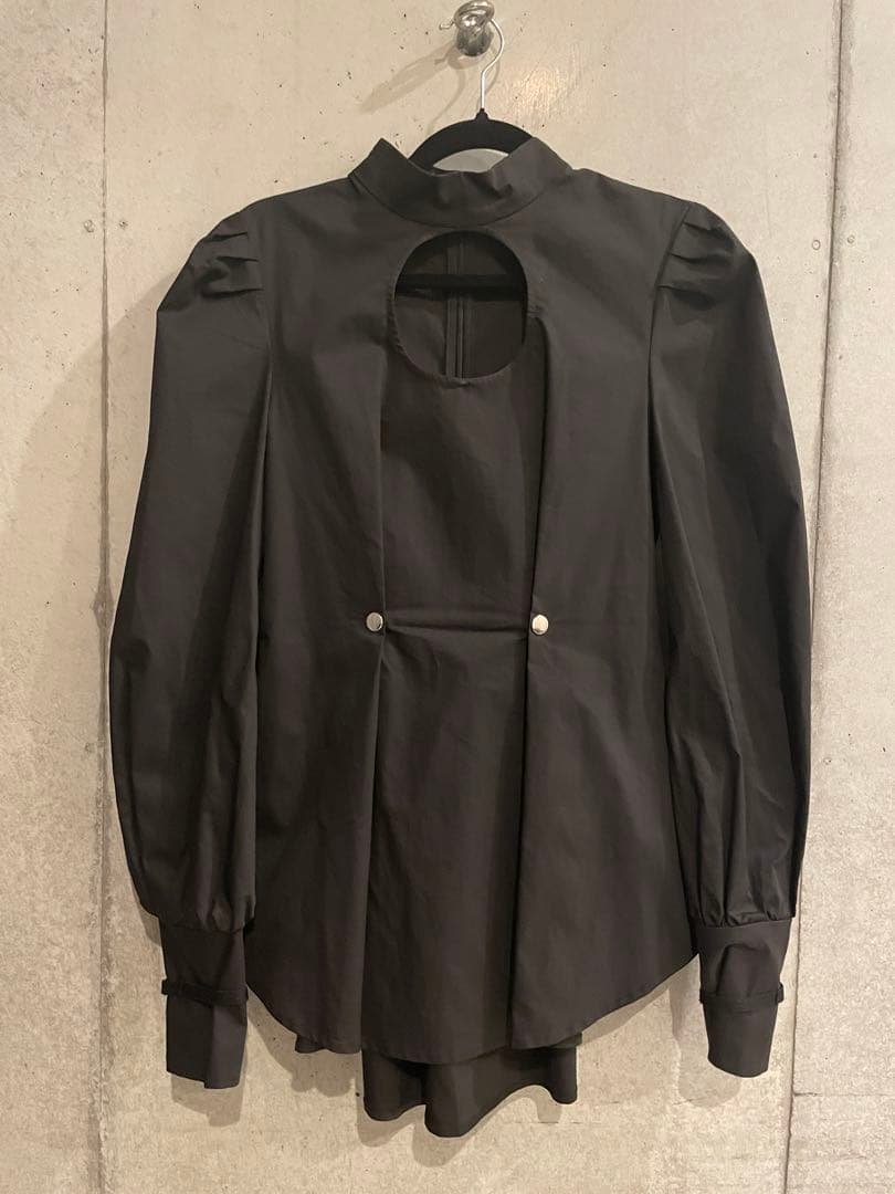 melttheledy / ponytail blouse black - メルカリ