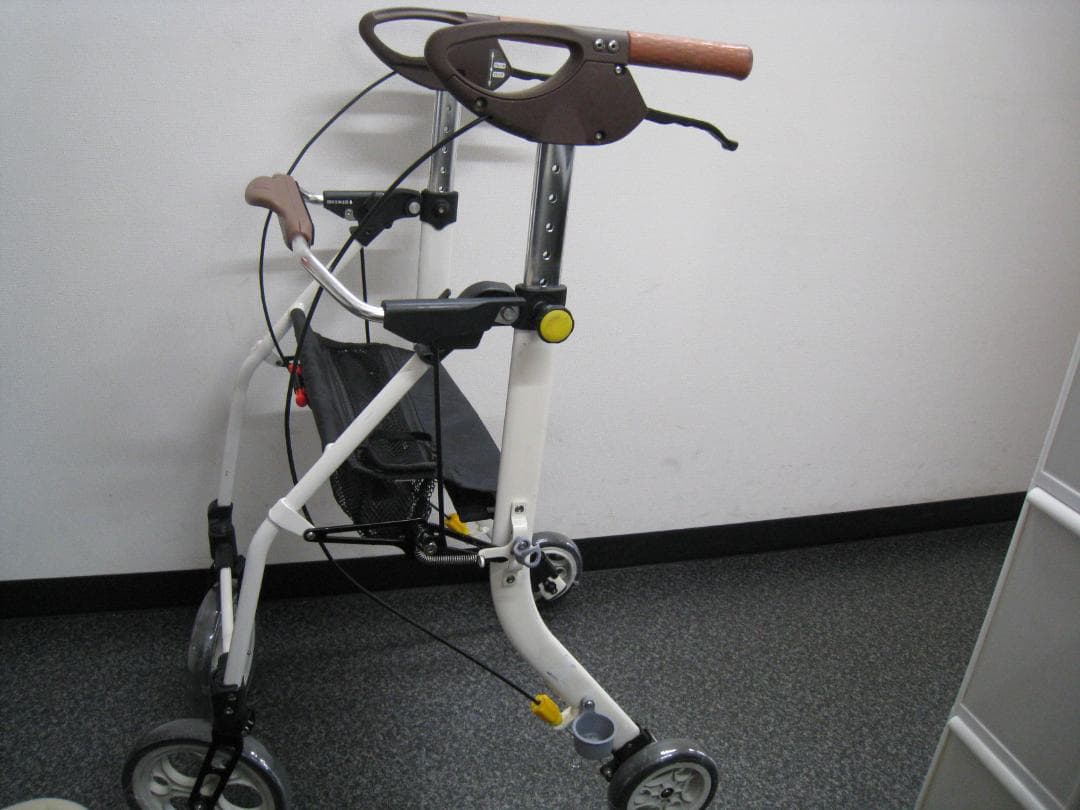 イコットエア 安寿 軽量 歩行器 歩行車 軽量 3.9kg 折りたたみ