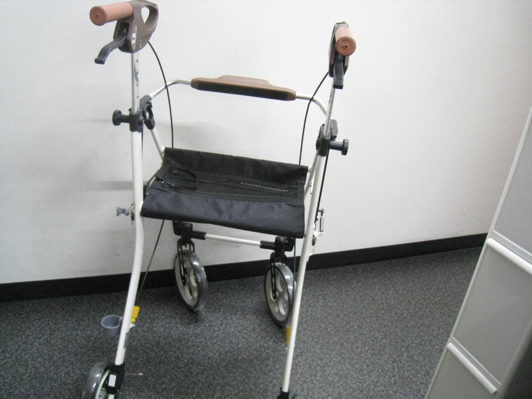イコットエア 安寿 軽量 歩行器 歩行車 軽量 3.9kg 折りたたみ
