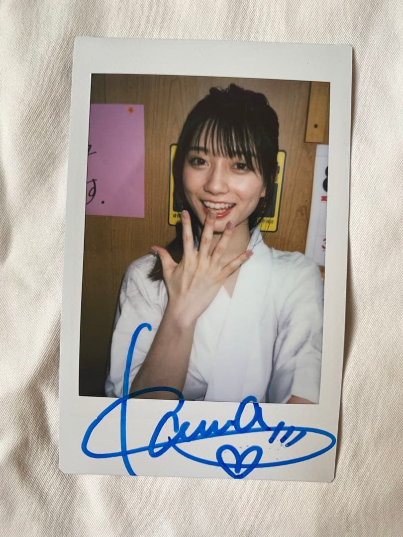 瀬戸環奈 直筆サイン入り チェキ kanna seto セトカン Yahoo!オークション - 瀬戸環奈 直筆サイン入りチェキ デビューDVD数量