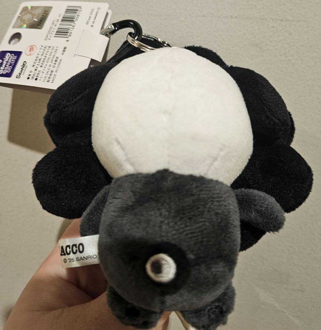 黒ミャクミャク サンリオ ポチャッコ カラビナ付きぬいぐるみ - メルカリ