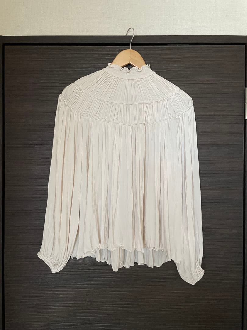 anuans】デコルテギャザーブラウス アイボリー
